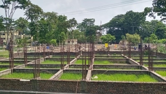 ১৭ বছর পরে দুদকের মামলা" কাউখালীতে স্বাস্থ্য কমপ্লেক্সে ভবন নির্মাণে অনিয়ম।