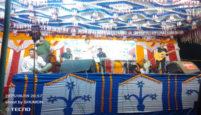 পাবনার ফরিদপুরে ডেমরা বন্ধু সভার পক্ষ থেকে ঈদ আনন্দ সংস্কৃতিক অনুষ্ঠিত হয়েছে