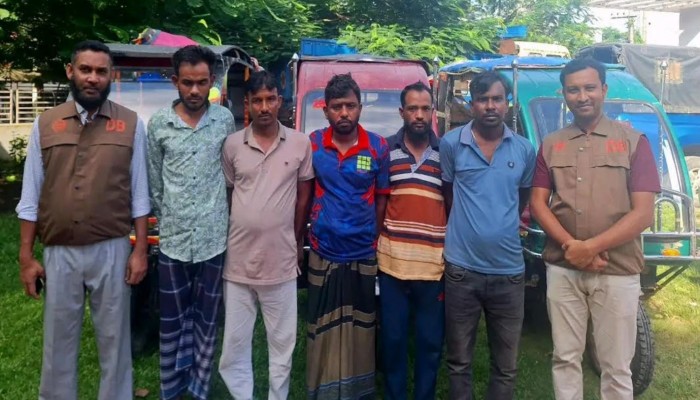 ময়মনসিংহ জেলা গোয়েন্দা শাখা (ডিবি)পুলিশ এর অভিযানে অটোরিকশা চোরচক্রের সদস্য গ্রেফতার ৫