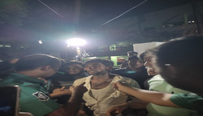 ঢাকা আলিয়ার হলে চোর আটক, গার্ড-প্রশাসনের ঘুম ভাঙবে এবার?