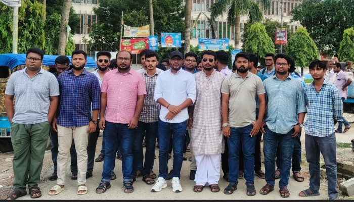 বাকৃবিতে ছাত্রলীগ-আওয়ামীলীগের বিচারের দাবিতে ছাত্রদলের বিক্ষোভ