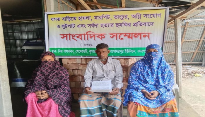 বদরগঞ্জে রাস্তায় ভারি যানবাহন না চালানোর অনুরোধ করায় প্রভাবশালী কর্তৃক বাড়িঘরে হামলা অগ্নিসংযোগ