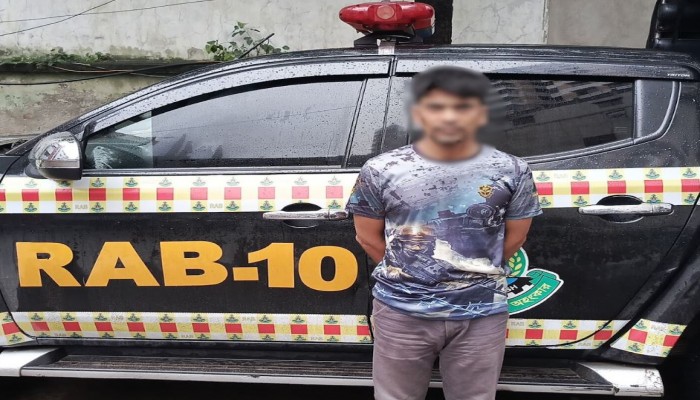 মিটফোর্ডের ভাঙ্গারী ব্যবসায়ী লালচাঁদ সোহাগ হত্যা মামলার এজাহারনামীয় আসামী নান্নু কাজী কে গ্রেফতার করেছে র‌্যাব।