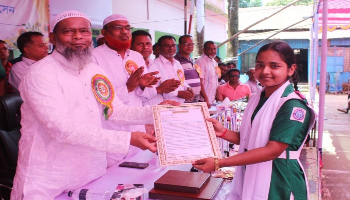 সিরাজদিখানে শুলপুর উচ্চ বিদ্যালয় এর পুরস্কার বিতরণ ও কৃতি শিক্ষার্থী সংবর্ধনা -২০২৫ অনুষ্ঠিত