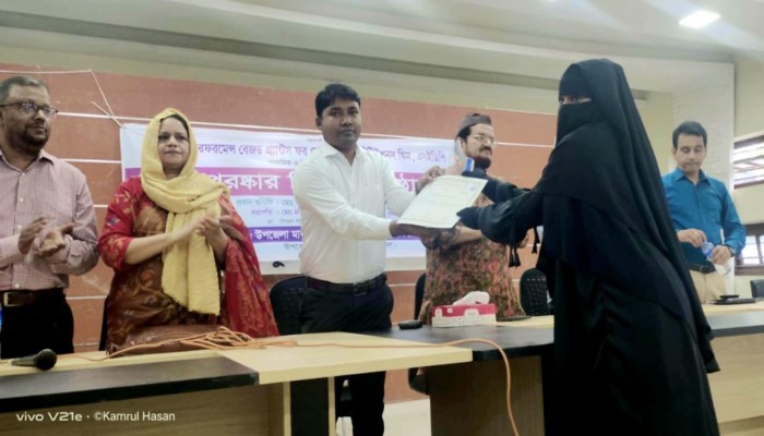 ভূঞাপুরে শিক্ষার্থীদের পুরস্কৃত করল শিক্ষা অধিদপ্তর।