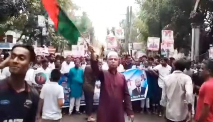 তানোরে বিএনপির মনোনয়ন প্রত্যাশী তারেকের নেতৃত্বে আনন্দ র‍্যালি ও পথসভা।