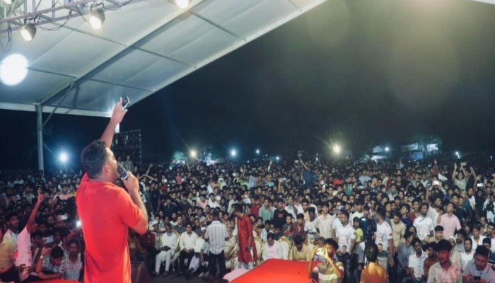 ফ্যাসিবাদ বিরোধী আন্দোলনের বিজয় দিবসে মঞ্চ মাতালেন তপু