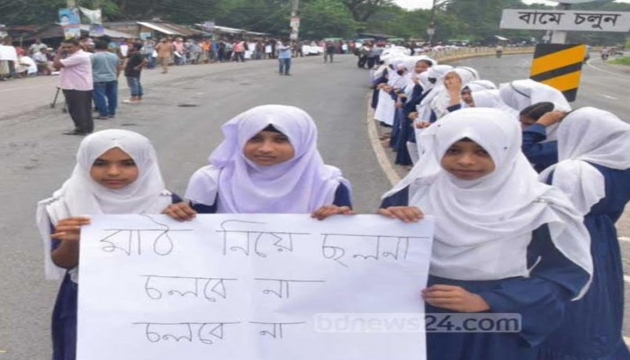 রাজশাহীতে খেলার মাঠে মার্কেট নির্মাণ।
