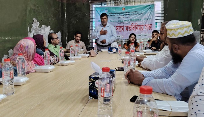 কালীগঞ্জ পৌরসভায় ‘স্থানীয় প্রস্তুতি পরিকল্পনা’ নিয়ে অংশীজনের মতবিনিময়।