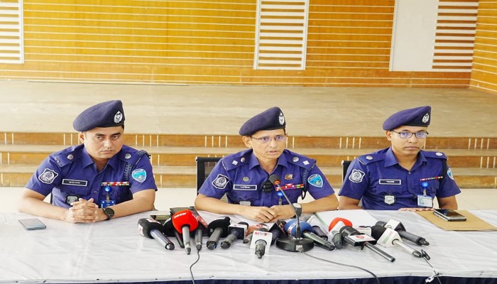 শারদীয় দুর্গোৎসব সুষ্ঠু আয়োজনে কুমিল্লায় পুলিশের বিশেষ সভা অনুষ্ঠিত