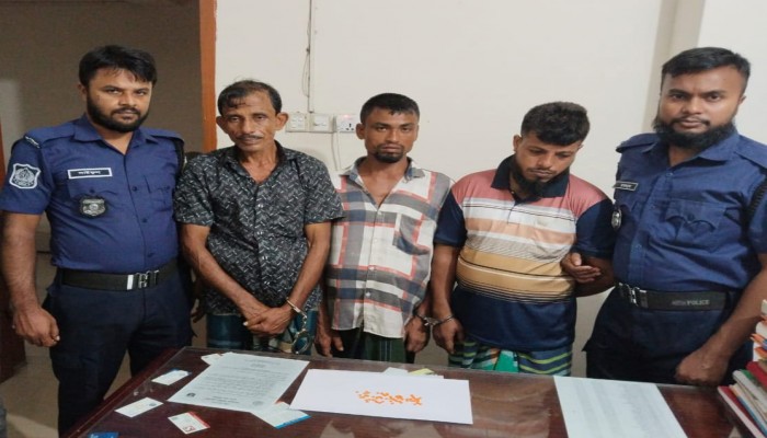 বিপুল পরিমান ইয়াবাসহ কাজিরহাট থানায় আটক-৩।
