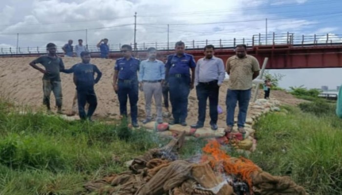 কর্ণফুলী থেকে এক ১০০০ মিটার চরঘেরা জাল জব্দ