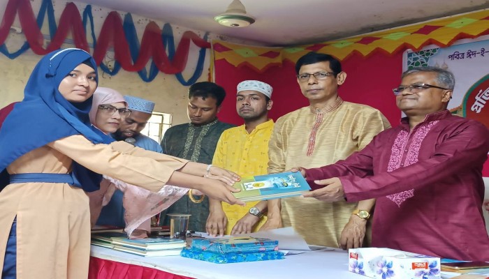 কাউখালীতে আমরাজুড়ি মাধ্যমিক বিদ্যালয়ে ঈদে মিলাদুন্নবী অনুষ্ঠান অনুষ্ঠিত