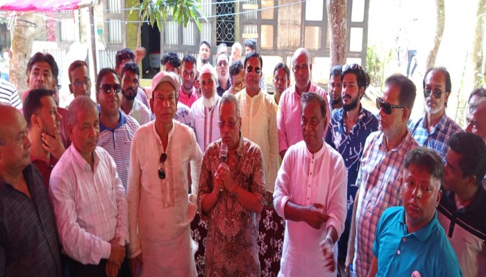 ধর্ম যার যার, বাংলাদেশ সবার মুলাদীতে মন্দির পরিদর্শন কালে এ্যাড. জয়নুল আবেদিন