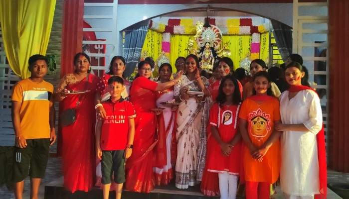 স্বামী-সন্তান ও দেশের মঙ্গলকামনায় গৌরীপুরে সিঁদুর খেলা