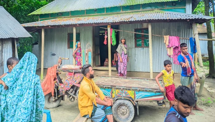 কেন্দয়ায় জোর পূর্বক বাড়ি দখলের অভিযোগ