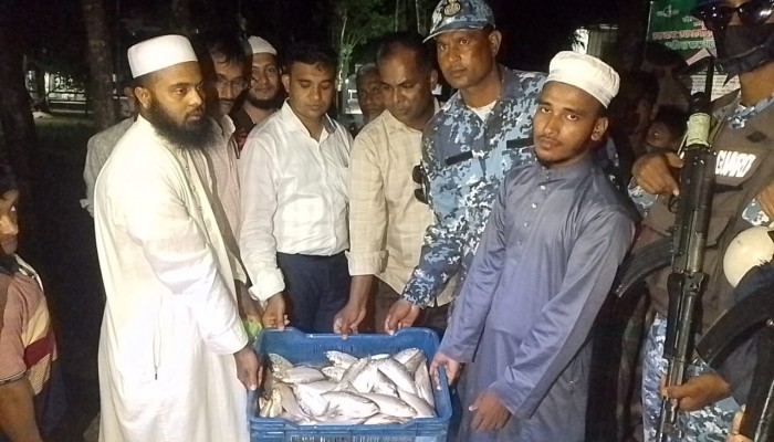 মেঘনায় মা ইলিশ সংরক্ষণ অভিযানে অন্তরবাম খাল বন্ধ করল প্রশাসন।