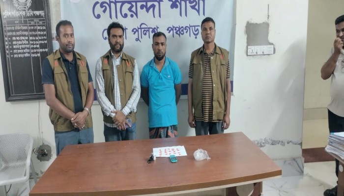 পঞ্চগড়ে ডিবি পুলিশের অভিযানে ইয়াবাসহ যুবক গ্রেফতার