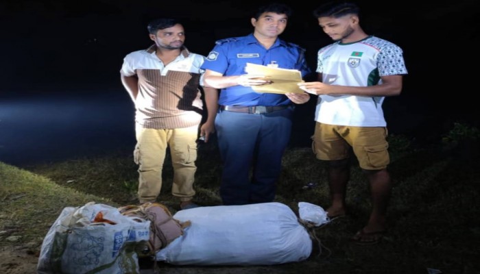 ব্রাহ্মণপাড়ায় ভারতীয় অবৈধ আতশ বাজী জব্দ