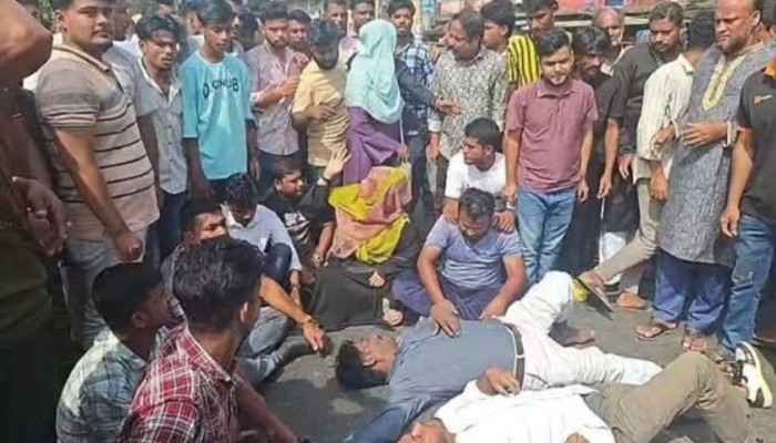 চাঁদপুর-৪ আসনে এম এ হান্নানকে মনোনয়ন দেয়ার দাবিতে সড়ক অবরোধ