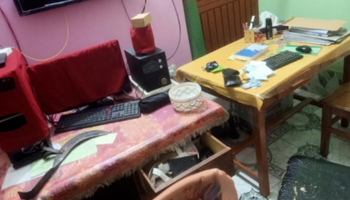 রাজশাহীতে বাসায় ঢুকে গভীর রাতে  ডাকাতি