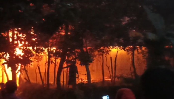 ব্রাহ্মণপাড়ায় অগ্নিকাণ্ডে বসতঘর ভস্মীভূত, দশ লক্ষ টাকার ক্ষয়ক্ষতি