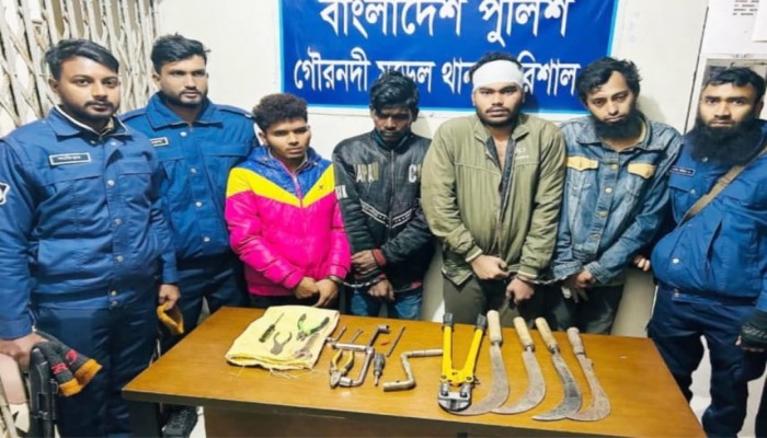 বরিশালে জনতার হাতে আটক চার ডাকাত সদস্যকে জেলহাজতে প্রেরণ