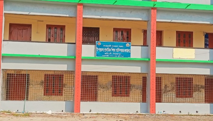 কাউখালীতে বায়োমেটিক হাজিরা ক্রয় সংক্রান্ত দুর্নীতি বিরুদ্ধে ব্যবস্থা না নিয়ে উল্টো শিক্ষকদের নিকট থেকে বকেয়া টাকা আদায়ের অভিযোগ  উঠেছে