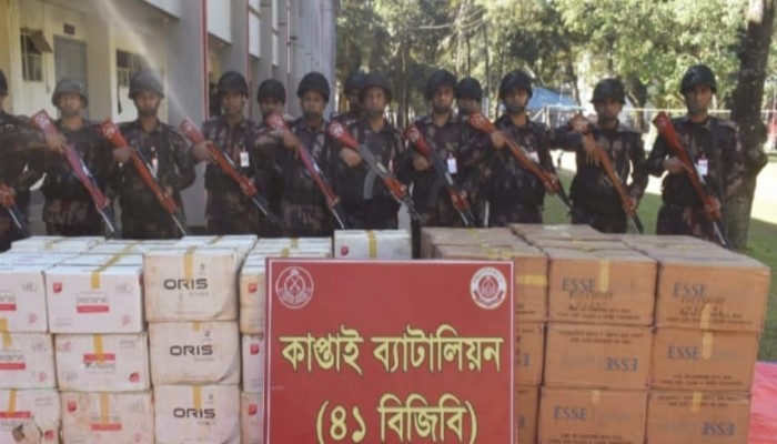 কাপ্তাইয়ে বিজিবির অভিযানে বিপুল পরিমাণ বিদেশী সিগারেট আটক