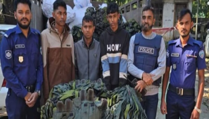 রামু থানাধীন জোয়ারিয়ানালা ইউনিয়ন নাইক্ষ‍্যংছড়ি রাস্তার মাথায় পুলিশের অভিযানে ১৬০০ পিস বাউন্ডালি-কলেজ ছাত্রদলের নেতাসহ ৩- ১টি মিনি পিকআপ আটক