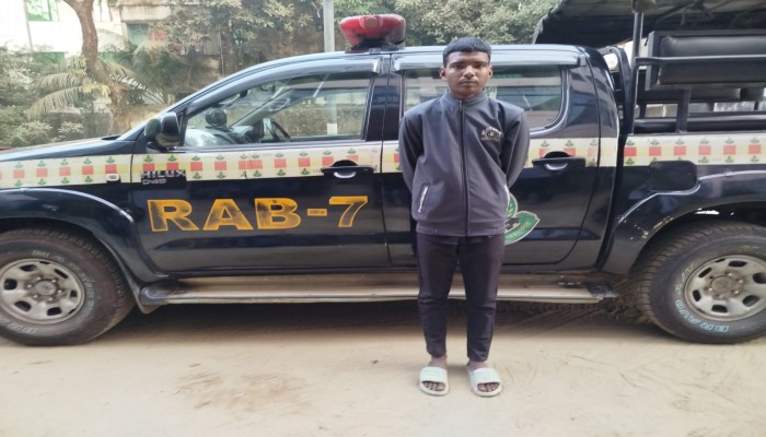 খুলনা সদর থানার চাঞ্চল্যকর শিউলি হত্যা মামলার এজাহারভুক্ত একমাত্র আসামি রিয়াদকে গ্রেফতার করেছে র‌্যাব-৬*