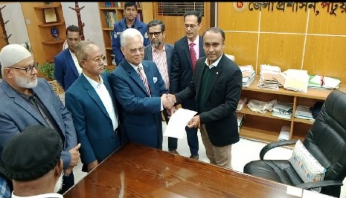 পটুয়াখালী-১ আসনে বিএনপির মনোনয়ন দাখিল করলেন সাবেক স্বরাষ্ট্রমন্ত্রী আলতাফ হোসেন চৌধুরী