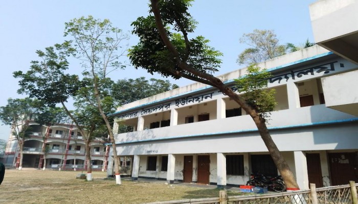 সিরাজদিখানে প্রধান শিক্ষকের বাসভবনে গভীর রাতে অতর্কিত হামলা