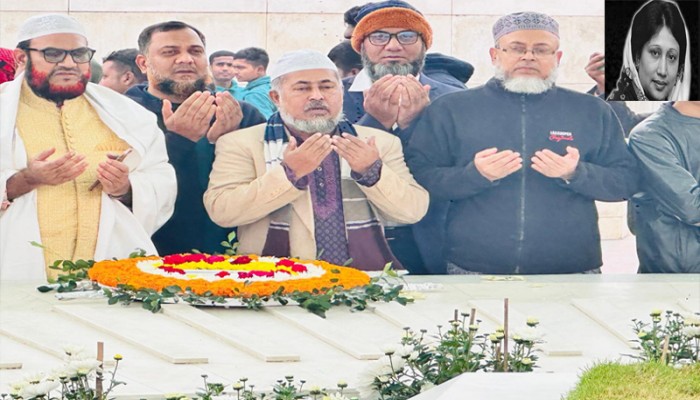 খালেদা জিয়ার কবর জিয়ারত করলেন কোটা সংস্কার আন্দোলনের রূপকার মোহাম্মদ আবদুল অদুদ