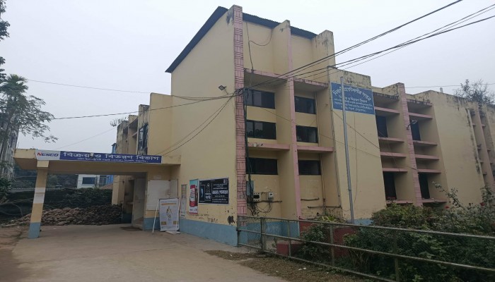 নোটিশ ছাড়াই সংযোগ বিচ্ছিন্ন-নেসকো নির্বাহী প্রকৌশলীর বিরুদ্ধে লিগ্যাল এইডে অভিযোগ' স্থানীয়দের মাঝে সমালোচনার ঝড়