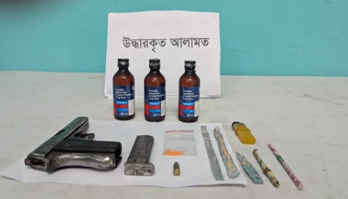 মুন্সিগঞ্জের শ্রীনগর থানা এলাকা হতে পরিত্যক্ত অবস্থায় একটি বিদেশী পিস্তল, একটি ম্যাগজিন, এক রাউন্ড গুলি, ০৩টি ফেন্সিডিলের বোতল ও ০৭ পিস ইয়াবা ট্যাবলেট উদ্ধার করেছে র‌্যাব-১০