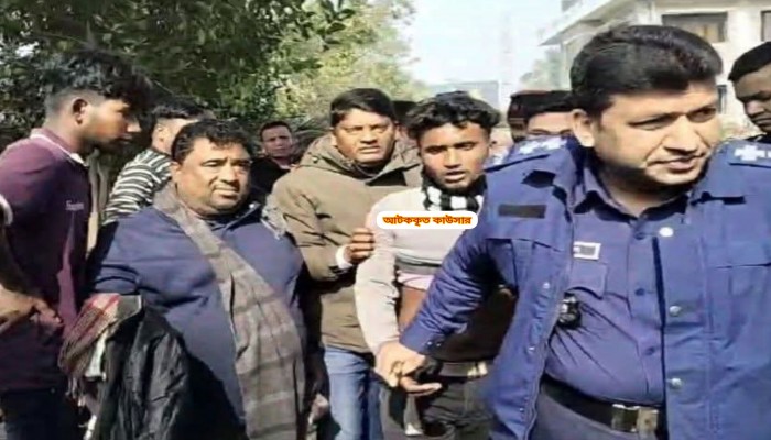 কুষ্টিয়ায় পূর্ব শত্রুতার জেরে চাপাতি দিয়ে এক ব্যাক্তিকে কুপিয়ে জখম, আটক-০১