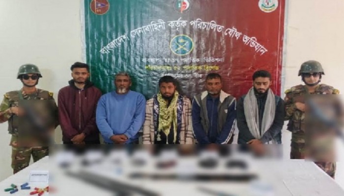 সিলেটে যৌথবাহিনীর অভিযানে অবৈধ অস্ত্রসহ গ্রেপ্তার ৫