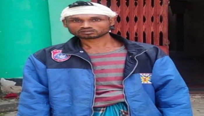 বোয়ালখালীতে প্রতিবন্ধী যুবককে কুপিয়ে আহত, টাকা লুট