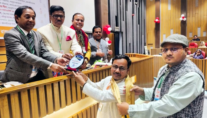 রাজশাহীতে  সংবর্ধনা দেয়া হলো ২২ গুনীজনকে