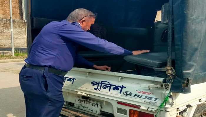 রড বোঝাই ট্রাক ধাক্কা দিল পুলিশের পিক আপকে, আহত-০৪