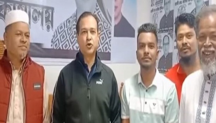 কুমিল্লা -৫ বিএনপির প্রার্থী জসিমের জন্য ভোট চাইলেন শিল্পী আসিফ আকবর