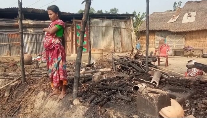 রাণীশংকৈলে ক্ষুদ্র নৃ-গোষ্ঠীর বাড়িতে আগুন