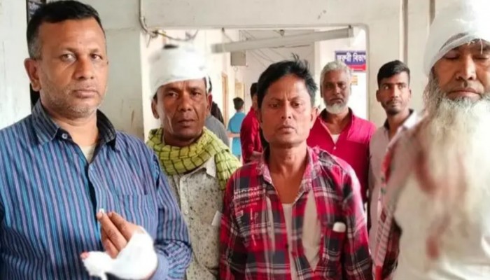 দৌলতপুরে পরকীয়ার জেরে প্রতিপক্ষের ওপর গুলিবর্ষণ, তিনজন গুলিবিদ্ধ