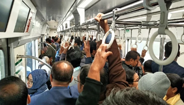 মেট্রোরেলে ইফতার করা নিয়ে যেসব নির্দেশনা