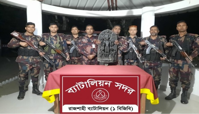 ​ভারতে পাচারকালে রাজশাহীতে দূর্লভ কষ্টি পাথরের মুর্তি জব্দ বিজিবি