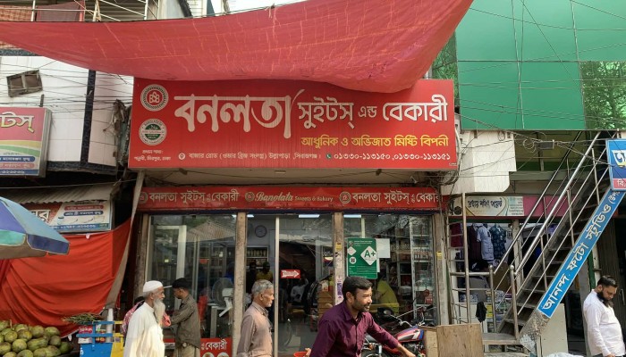 উল্লাপাড়ায় মিষ্টির সঙ্গে প্যাকেটের ওজন ধরিয়ে বিক্রির অভিযোগ বনলতা সুইটস এন্ড বেকারী বিরুদ্ধে ; প্রশাসন নীরব