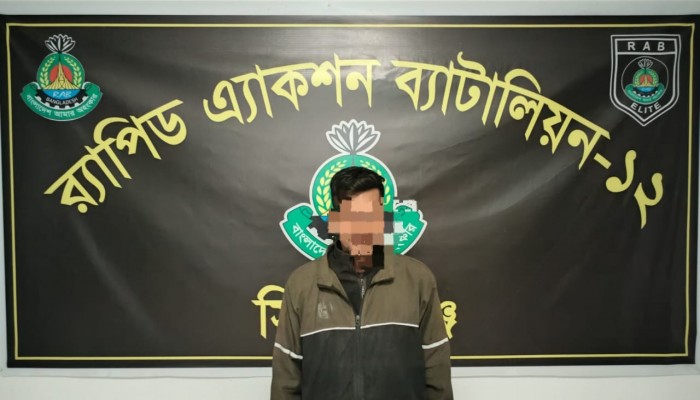​সিরাজগঞ্জে র‌্যাবের অভিযানে ১১৮ বোতল ফেয়ারডিলসহ মাদক ব্যবসায়ী গ্রেফতার