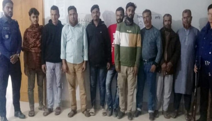 ​বুড়িচংয়ের নিমসার বাজারে রাজনৈতিক ছত্রছায়ায় চাঁদাবাজি; অভিযানে ৯ জন গ্রেপ্তার