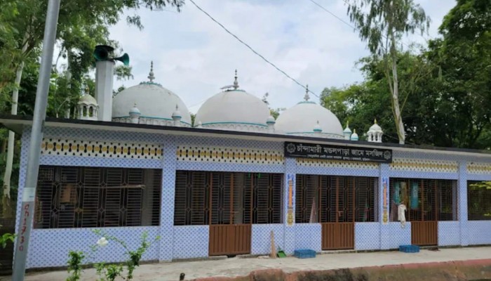 কালের সাক্ষী হয়ে দাঁড়িয়ে আছে কুড়িগ্রামে ৪০০ বছরের পুরনো চান্দামারী মসজিদ